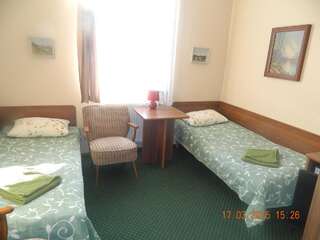 Отели типа «постель и завтрак» Stary Dom B&B Августов Двухместный номер с 1 кроватью или 2 отдельными кроватями-1