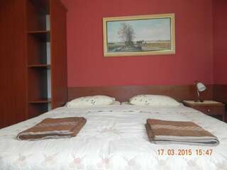 Отели типа «постель и завтрак» Stary Dom B&B Августов Апартаменты с 1 спальней-12