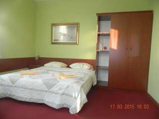 Отели типа «постель и завтрак» Stary Dom B&B Августов Апартаменты с 1 спальней (для 4 взрослых)-14